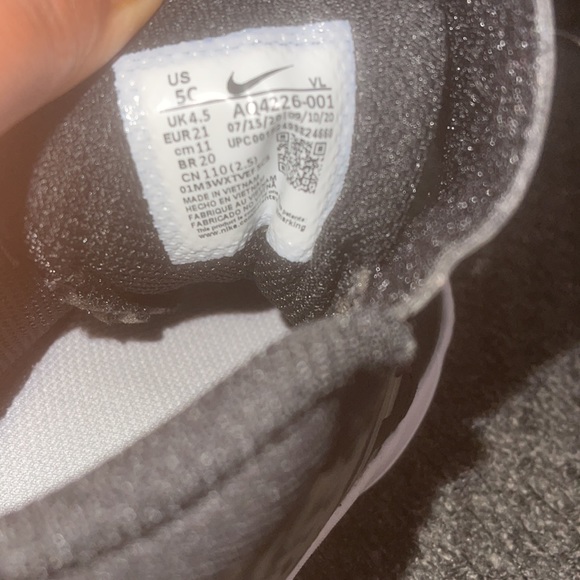 Infant nike sneakers size 5C - Picture 4 of 4